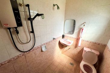 FULLY RENOVATED & EXTENDED  Semi-D Double Storey Taman Puncak Utama, Kajang