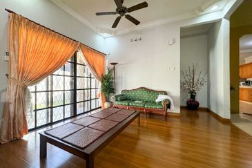 FULLY RENOVATED & EXTENDED  Semi-D Double Storey Taman Puncak Utama, Kajang