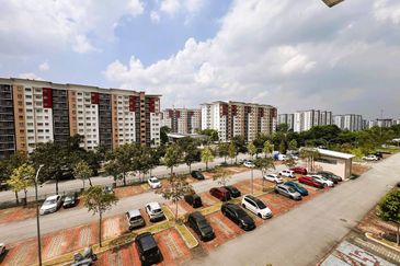 De Bayu Apartment @ Setia Alam