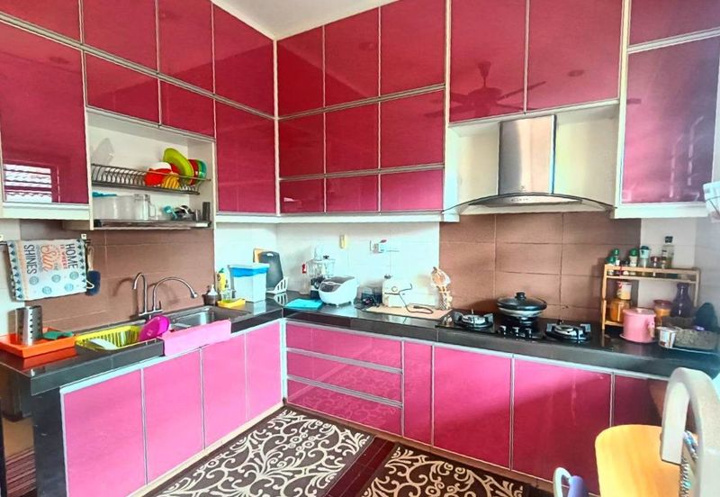 HUGE RENOVATED UNIT with 6 BEDROOMS  Double Storey Bungalow Jalan Tanjung Rhu, Seksyen 30, Shah Alam