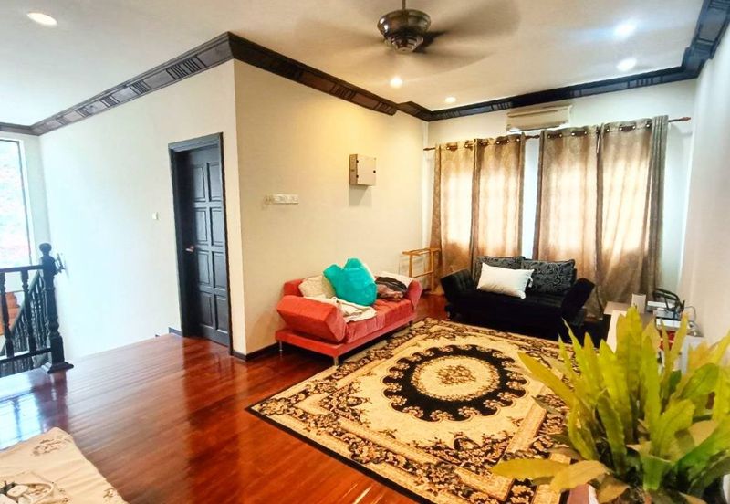 HUGE RENOVATED UNIT with 6 BEDROOMS  Double Storey Bungalow Jalan Tanjung Rhu, Seksyen 30, Shah Alam