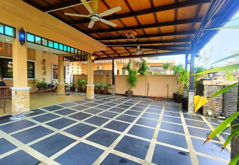 HUGE RENOVATED UNIT with 6 BEDROOMS  Double Storey Bungalow Jalan Tanjung Rhu, Seksyen 30, Shah Alam