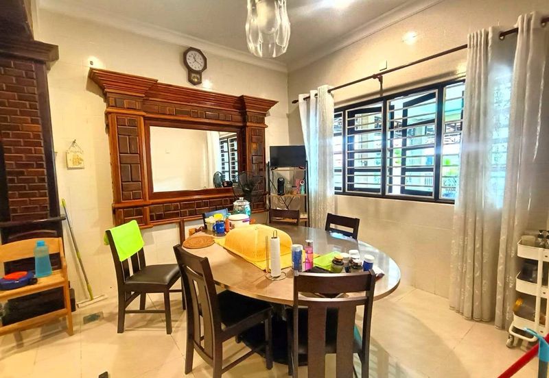 HUGE RENOVATED UNIT with 6 BEDROOMS  Double Storey Bungalow Jalan Tanjung Rhu, Seksyen 30, Shah Alam