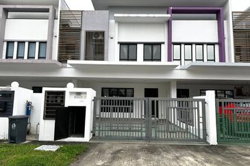 💥💥 RENOVATED UNIT & PARTIAL FURNISHED 💥💥 Double Storey Terrace Setia Permai 2 @ Setia Alam