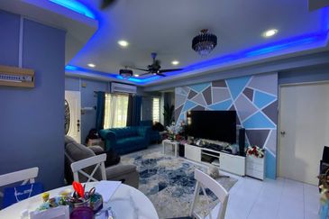 RENOVATED 2 Storey Semi-D Cluster Azzaharah, Puncak Alam