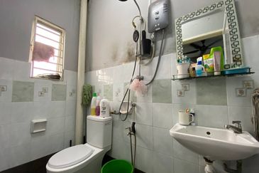 RENOVATED 2 Storey Semi-D Cluster Azzaharah, Puncak Alam