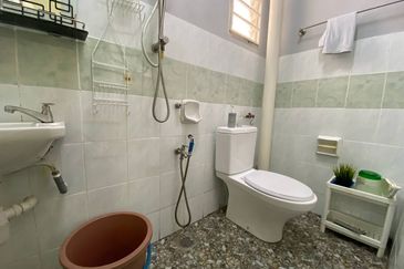 RENOVATED 2 Storey Semi-D Cluster Azzaharah, Puncak Alam