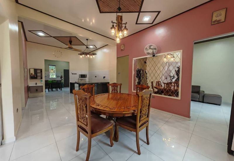 RUMAH BANGLO MEWAH DAN TANAH HAMPIR 1 RELUNG DI KURONG BATANG UNTUK DIJUAL 