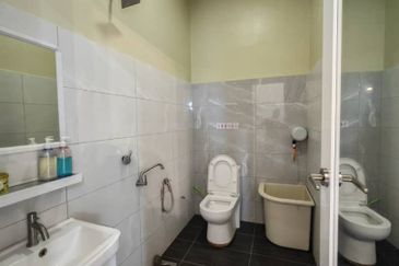 RUMAH BANGLO MEWAH DAN TANAH HAMPIR 1 RELUNG DI KURONG BATANG UNTUK DIJUAL 