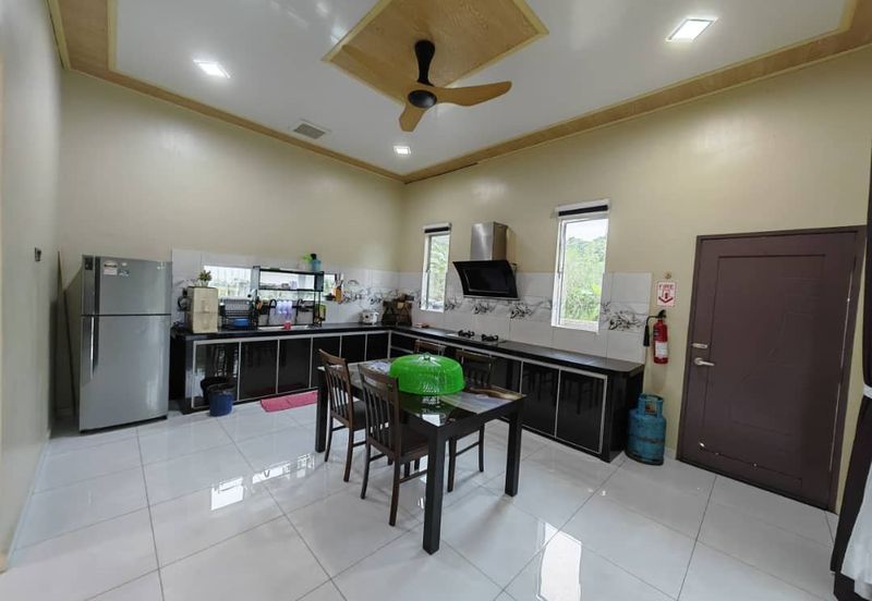 RUMAH BANGLO MEWAH DAN TANAH HAMPIR 1 RELUNG DI KURONG BATANG UNTUK DIJUAL 