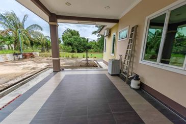 RUMAH BANGLO MEWAH DAN TANAH HAMPIR 1 RELUNG DI KURONG BATANG UNTUK DIJUAL 