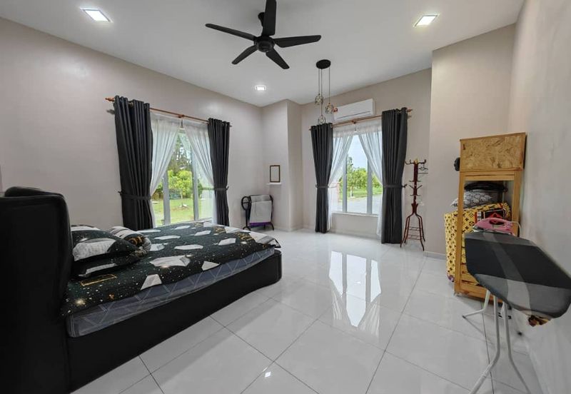 RUMAH BANGLO MEWAH DAN TANAH HAMPIR 1 RELUNG DI KURONG BATANG UNTUK DIJUAL 