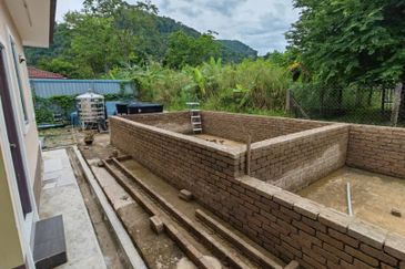 RUMAH BANGLO MEWAH DAN TANAH HAMPIR 1 RELUNG DI KURONG BATANG UNTUK DIJUAL 