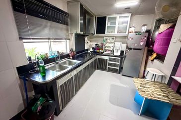 RUMAH FULLY RENO CANTIK DI TAMAN TEJA, CHANGLUN UNTUK DIJUAL