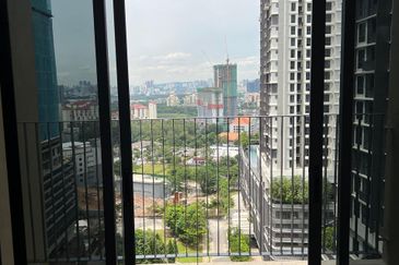 Henna Residence @ The Quartz