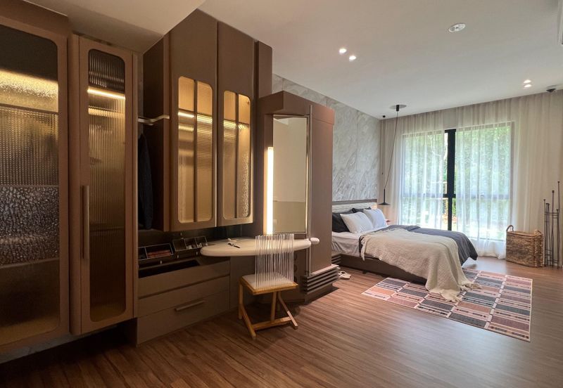 Freehold Low Density Doorstep to Unit KL Skyline Forest Quartz View