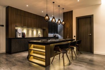 Low Density Freehold Condo Fully Furnish