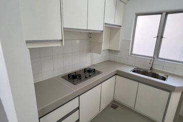 Azaria Apartment @ Bandar Paklands