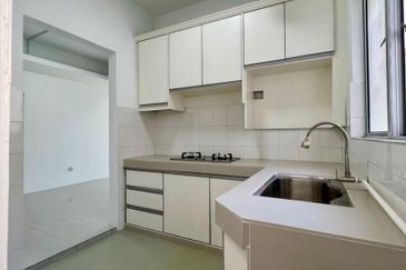 Azaria Apartment @ Bandar Paklands