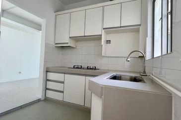 Azaria Apartment @ Bandar Paklands