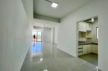 Azaria Apartment @ Bandar Paklands