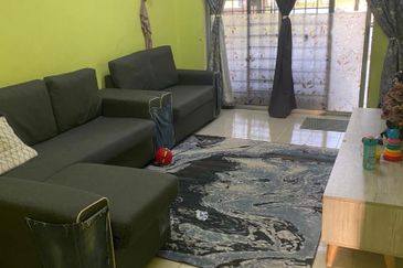 Teres 1 Tingkat Taman Kristal Sungai Karang Darat Kuantan