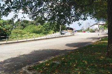 Teres 1 Tingkat Taman Kristal Sungai Karang Darat Kuantan