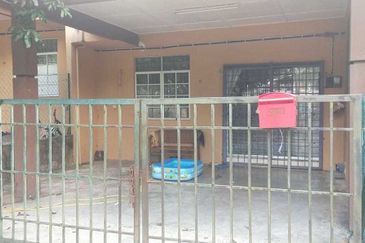 Teres 1 Tingkat Taman Kristal Sungai Karang Darat Kuantan