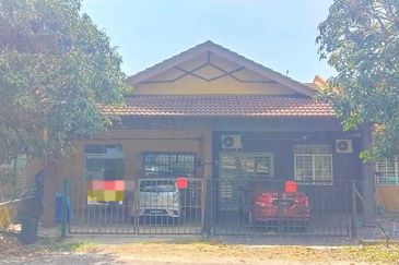 Teres 1 Tingkat Taman Kristal Sungai Karang Darat Kuantan