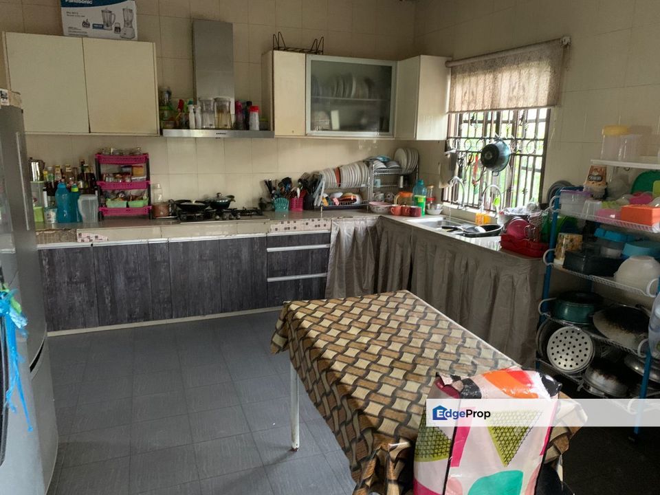 SEMI D BESERAH TAMAN CARNATION FULLY RENOVATED DAPUR for Sale RM355