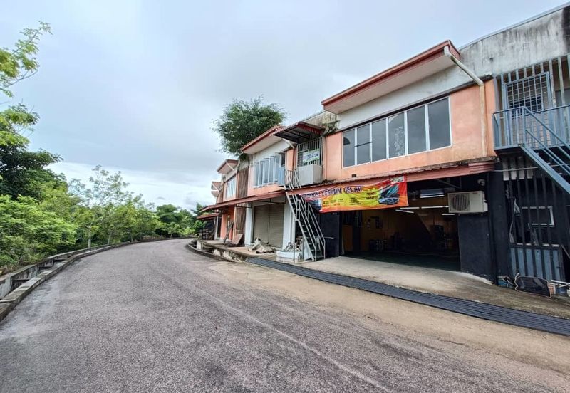 Lot Kedai 2 Tingkat Bandar Satelit Muadzam Shah