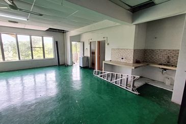 Lot Kedai 2 Tingkat Bandar Satelit Muadzam Shah