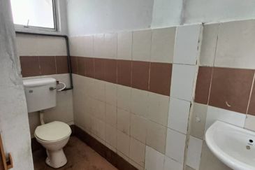 Lot Kedai 2 Tingkat Bandar Satelit Muadzam Shah