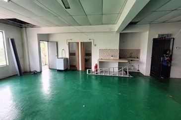 Lot Kedai 2 Tingkat Bandar Satelit Muadzam Shah