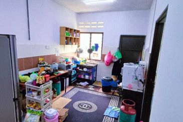 TAMAN IMPIANA ROMPIN