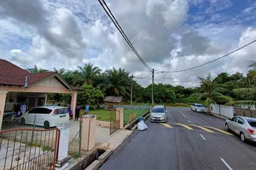 TAMAN IMPIANA ROMPIN