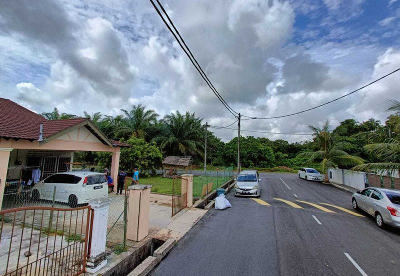 TAMAN IMPIANA ROMPIN