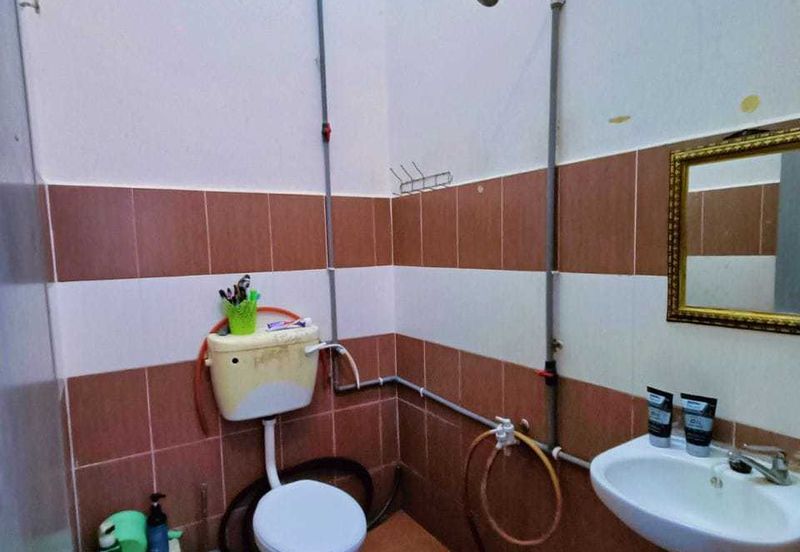 TAMAN IMPIANA ROMPIN