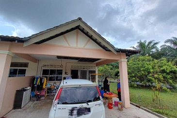 TAMAN IMPIANA ROMPIN