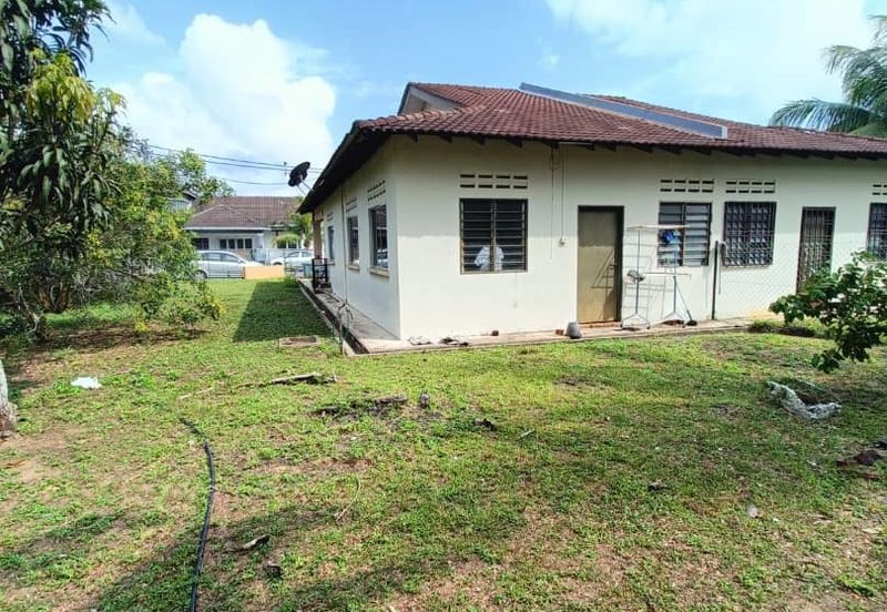 TAMAN IMPIANA ROMPIN