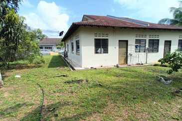 TAMAN IMPIANA ROMPIN