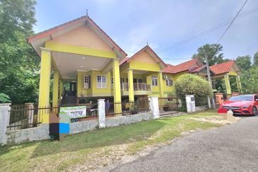 Semi D Bertiang Meraga Beris Kemaman (Untuk dijual)