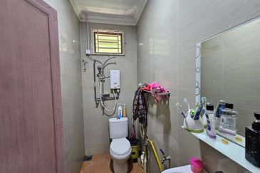 Semi D Bertiang Meraga Beris Kemaman (Untuk dijual)