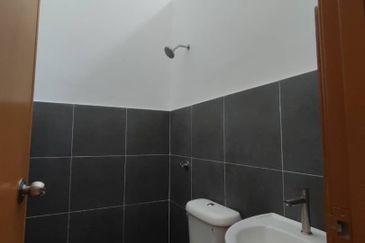 Teres 1 Tingkat Taman Aloa Ara Aman Pekan (Untuk Dijual)