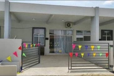 Teres 1 Tingkat Taman Aloa Ara Aman Pekan (Untuk Dijual)