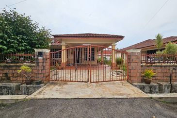 Semi D 1 Tingkat Taman Sungai Ular Kuantan (Untuk Dijual)