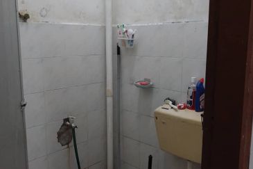 Teres 1 Tingkat Ketapang Tengah Pekan (Untuk Dijual)