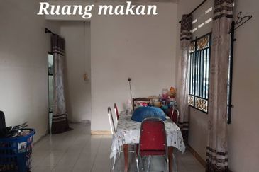 Teres 1 Tingkat Ketapang Tengah Pekan (Untuk Dijual)