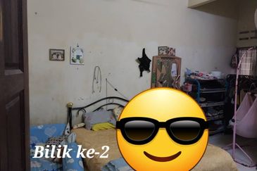 Teres 1 Tingkat Ketapang Tengah Pekan (Untuk Dijual)