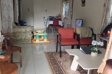 Teres 1 Tingkat Ketapang Tengah Pekan (Untuk Dijual)